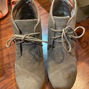 TOMS wedges